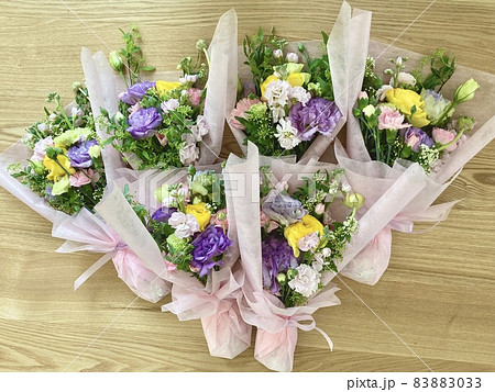 ラナンキュラスとトルコキキョウなどを使った花束 ラナンキュラスとトルコキキョウなどを使った花束 83883033