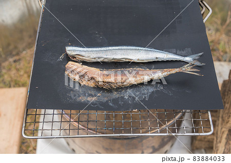 【中津川河川敷で秋刀魚を焼く】　 83884033