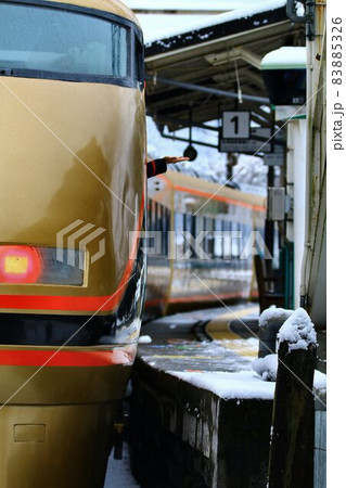 『雪…止んだかな…』雪路の鬼怒川線・大桑駅【特急スペーシア・日光詣】 『雪…止んだかな…』雪路の鬼怒川線・大桑駅【特急スペーシア・日光詣】 83885326