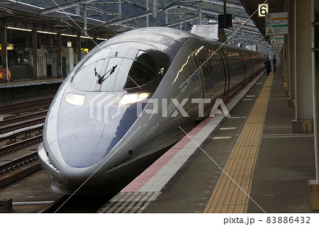 三原駅:のぞみ号通過待ちの山陽新幹線500系こだま 三原駅:のぞみ号通過待ちの山陽新幹線500系こだま 83886432