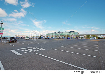 福岡県の北九州空港駐車場とエアターミナルビル 福岡県の北九州空港駐車場とエアターミナルビル 83889812