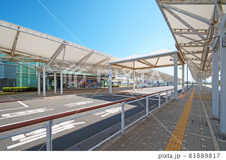 福岡県の北九州空港エアターミナルビル入口 83889817