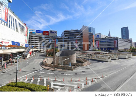 新宿駅　西口 83898075