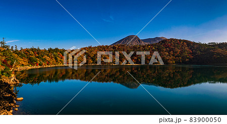 えびの高原の六観音御池_標高1200mにある自然豊かな美しい高原_韓国岳と水に映秋の紅葉が素晴らしい えびの高原の六観音御池_標高1200mにある自然豊かな美しい高原_韓国岳と水に映秋の紅葉が素晴らしい 83900050