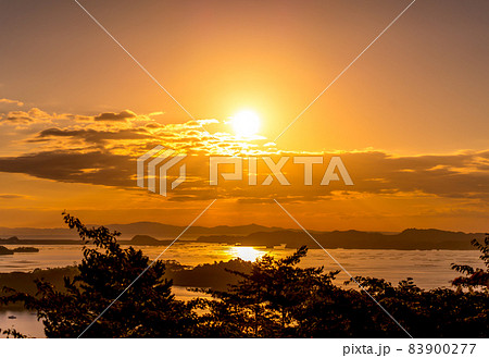 日本三景・松島 西行戻しの松公園から見る日の出(宮城県松島町) 日本三景・松島 西行戻しの松公園から見る日の出(宮城県松島町) 83900277