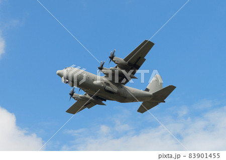 イタリア空軍C-130Jハーキュリーズ離陸 83901455