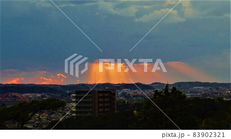 秋の夕焼光芒。 83902321