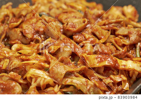 韓国料理ホルモンの甘辛炒め コプチャンポックム 韓国料理ホルモンの甘辛炒め コプチャンポックム 83903984