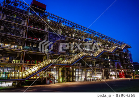 パリのポンピドゥー・センター Le Centre Pompidou 83904269