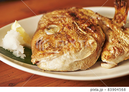 鯛のあらの塩焼き かぶと焼き 鯛のあらの塩焼き かぶと焼き 83904568