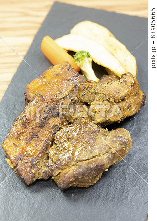 美味しい豚バラ肉のスペアリブ 83905665