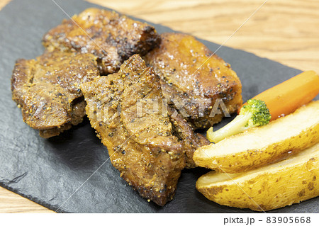 美味しい豚バラ肉のスペアリブ 83905668