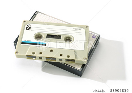 古いカセットテープ　ケース付き 83905856