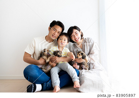 家族写真　愛犬　カニンヘンダックスフンド 83905897