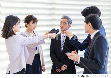 記者会見・囲み取材・ぶら下がり会見イメージ 83906852