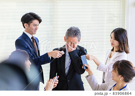 記者会見・囲み取材・ぶら下がり会見イメージ 記者会見・囲み取材・ぶら下がり会見イメージ 83906864