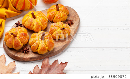 Pumpkin muffins and various pumpkins 83909072