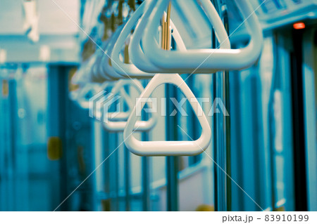 電車のつり革イメージ 83910199