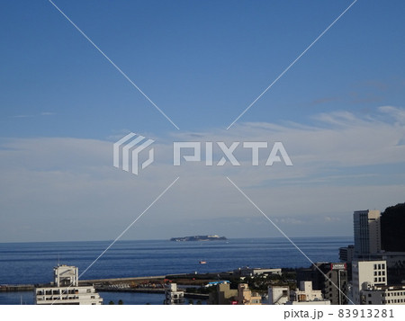 熱海の街並みと初島 83913281
