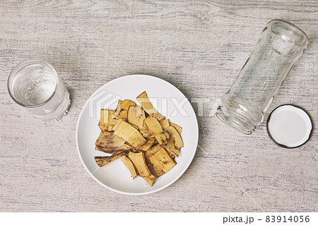 Banana peel fertilizer - cut banana peels into small pieces ready to make fertilizer. Nitrogen of banana fruit peels effective for growing low-nitrogen plants agriculture 83914056