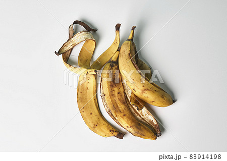 Banana peels or banana skin. Using banana peels in compost, for skin care, hair health and first aid. Health benefits of banana peel 83914198