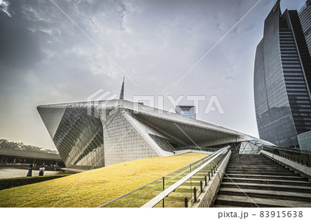 Guangzhou Opera House is a Chinese opera house in Guangzhou,in the new city of Pearl River, the Guangzhou Opera House has become one of China's three biggest theaters 83915638
