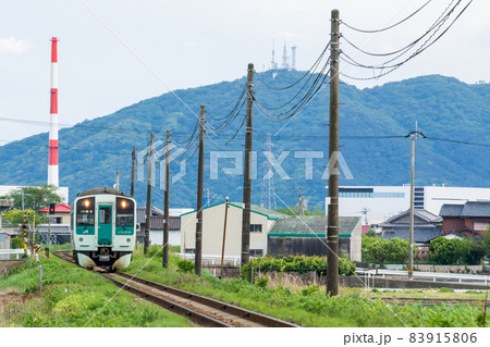 【高徳線】ストレートを走る普通列車 83915806