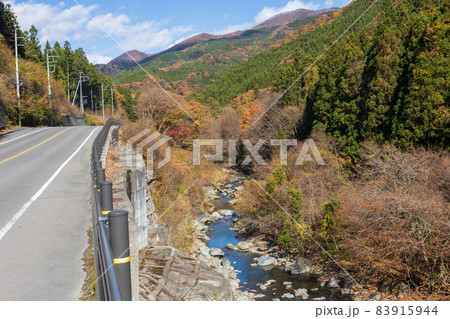 秋の四万川と四万街道 83915944