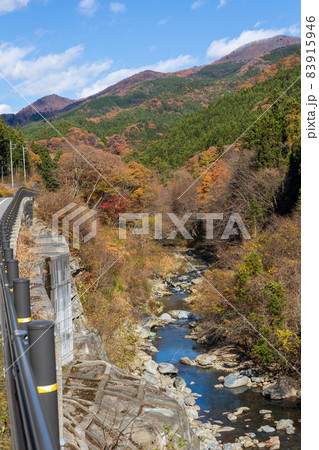 秋の四万川　群馬県中之条町 83915946