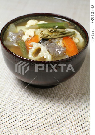 けんちん汁、豆腐と野菜の具だくさんの汁物 けんちん汁、豆腐と野菜の具だくさんの汁物 83918542
