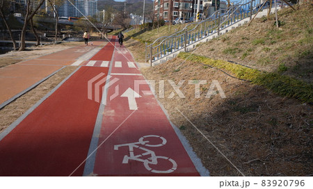 表紙 屋外 道路 83920796