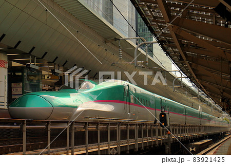 東京駅20番線 東北・北海道新幹線E5系 はやぶさ、はやて、やまびこ、なすの 東京都千代田区丸の内 東京駅20番線 東北・北海道新幹線E5系 はやぶさ、はやて、やまびこ、なすの 東京都千代田区丸の内 83921425