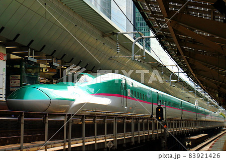 東京駅20番線　東北・北海道新幹線E5系　はやぶさ、はやて、やまびこ、なすの　東京都千代田区丸の内 83921426