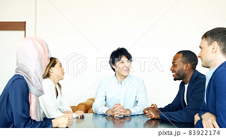 インターナショナルな会議に参加する日本人男性 グローバルビジネス 英会話スクール インターナショナルな会議に参加する日本人男性 グローバルビジネス 英会話スクール 83922174