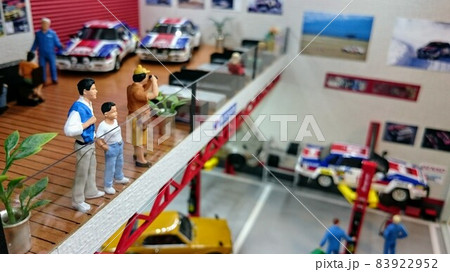 自動車整備工場の風景ジオラマ 83922952