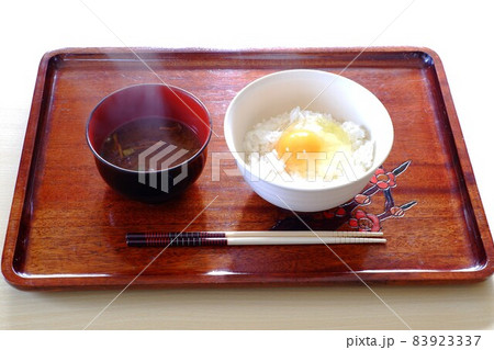 卵かけご飯となめこの味噌汁(1) 卵かけご飯となめこの味噌汁(1) 83923337