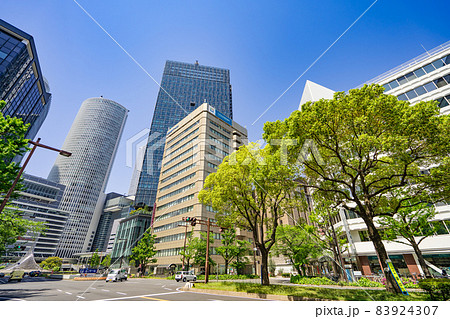名古屋市中村区　桜通から名古屋駅前高層ビル群を望む 83924307