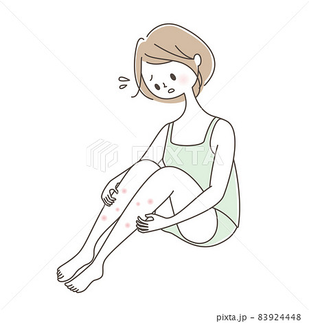 足の皮膚トラブルに悩む女性 83924448