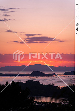 日本三景・松島 西行戻しの松公園から見る日の出(宮城県松島町) 日本三景・松島 西行戻しの松公園から見る日の出(宮城県松島町) 83926501