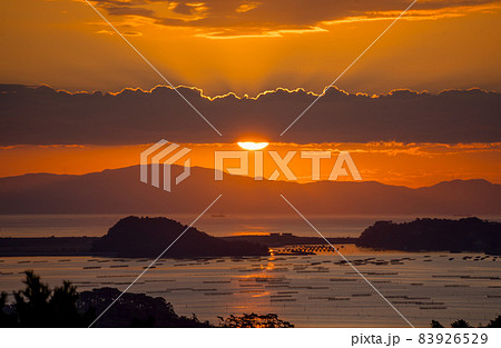 日本三景・松島　西行戻しの松公園から見る日の出（宮城県松島町） 83926529