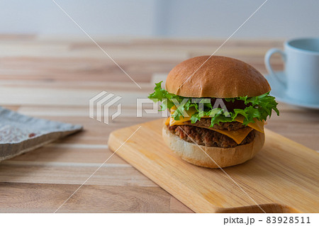 ハンバーガー クローズアップ テーブルウエア素材 ハンバーガー クローズアップ テーブルウエア素材 83928511