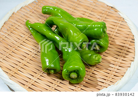 甘唐辛子（甘とうがらし）：辛みが少い。（東京産）別名：万願寺とうがらし、甘長ししとう等たくさんある。 83930142