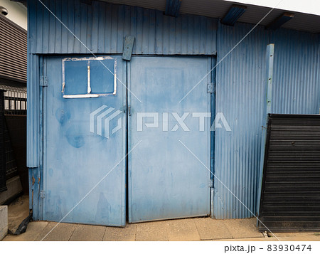 古い物置小屋 83930474