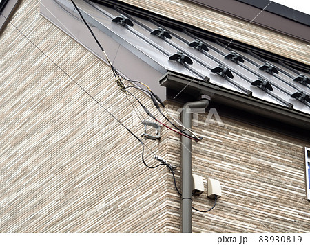 住宅への電線の引き込み 83930819