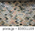 レトロなレンガの壁 83931109