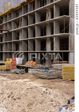 Construction of a multi-storey building in the city 83934385