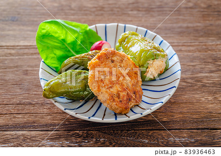 鶏つくねとピーマンの肉詰め 鶏つくねとピーマンの肉詰め 83936463