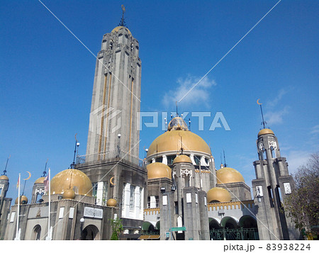 SELANGOR, MALAYSIA -AUGUST 21, 2014: Sultan Sulaiman Mosque at Klang, Selangor, Malaysia. It was a Selangor's royal mosque and officially opened in 1934. 83938224