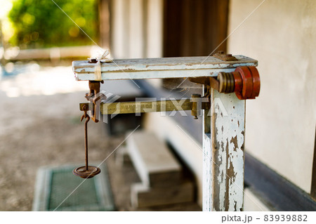 重要文化財　旧高橋家住宅　アンティークな台計り 83939882