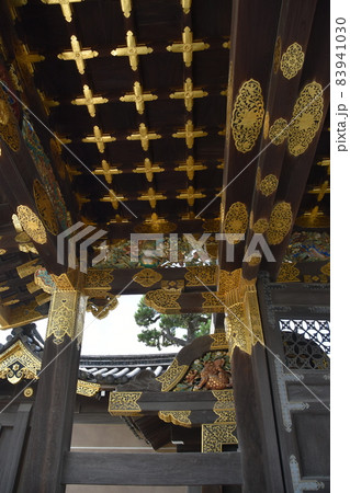 夏の京都 二条城の風景 唐門 夏の京都 二条城の風景 唐門 83941030